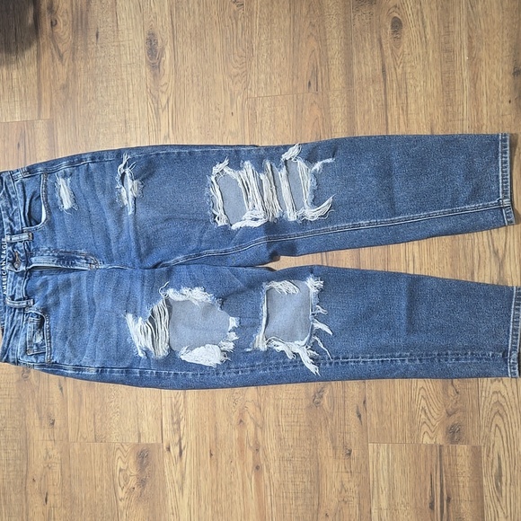 American Eagle Curvy Mom Jean - Picture 2 of 5